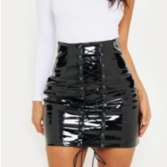Black Vinyl Lace Up Mini Skirt - Picture 4 of 4